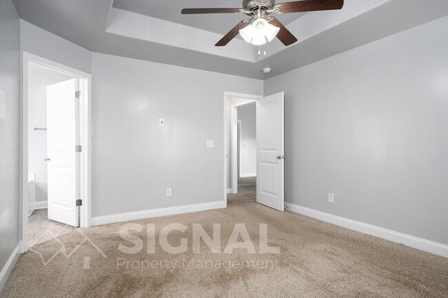 Building Photo - 473 River Crest Dr N
