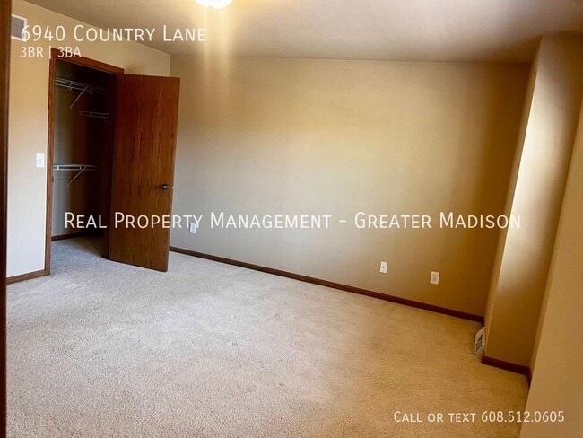 Building Photo - 6940 Country Ln