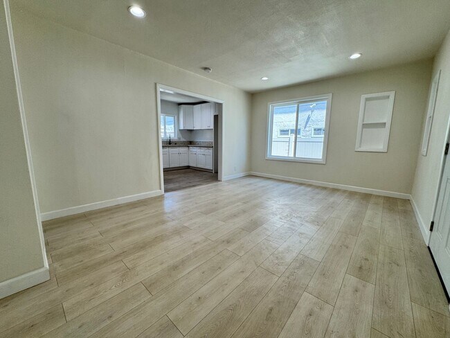 Building Photo - Nicely Updated Home with Enclosed Front Yard