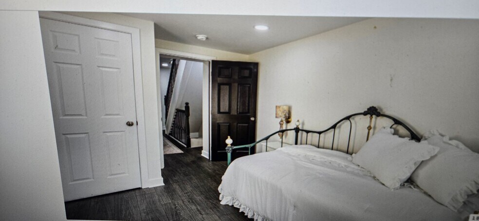 Building Photo - 2070 E Dauphin St