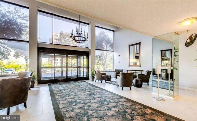 Building Photo - 2059 Huntington Ave