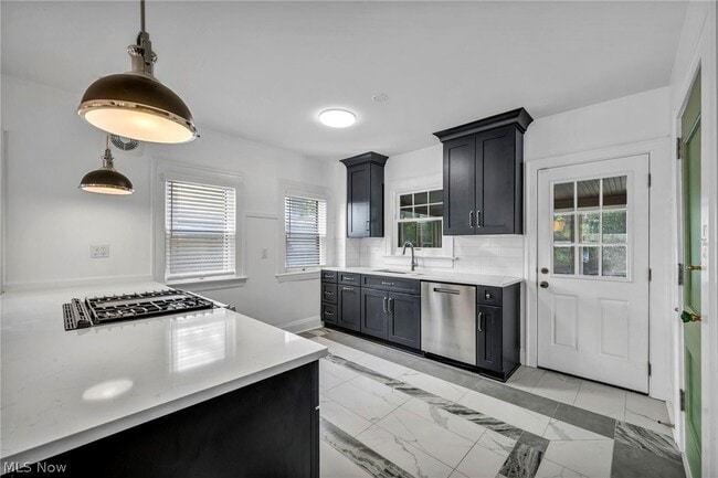 Building Photo - 2135 Coventry Rd