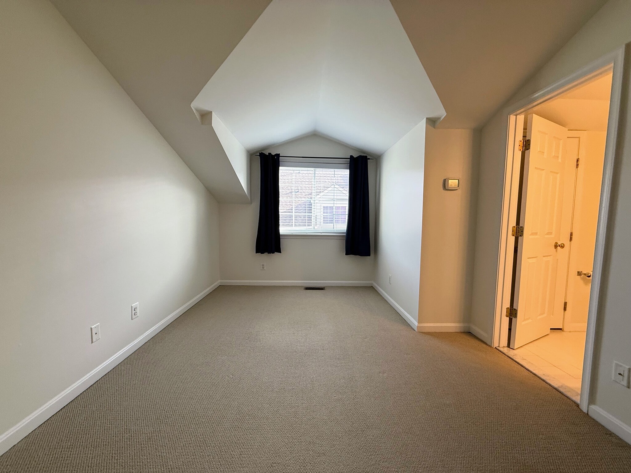 Building Photo - 6020 Lincolnia Rd