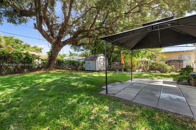Building Photo - 301 SW 51st Ave