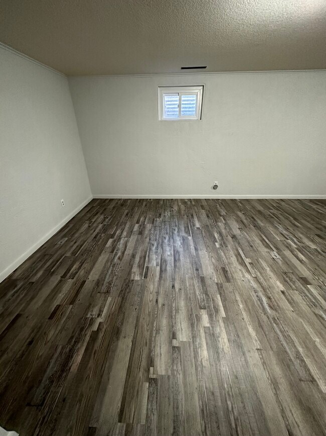 Upon entering - 815 Kingsley Dr