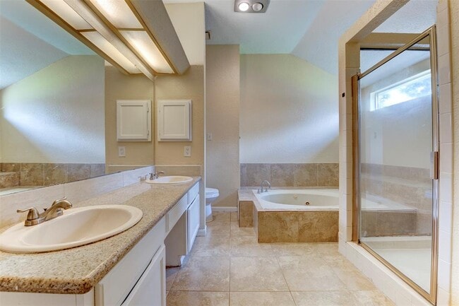 Building Photo - 4035 Green Crest Dr