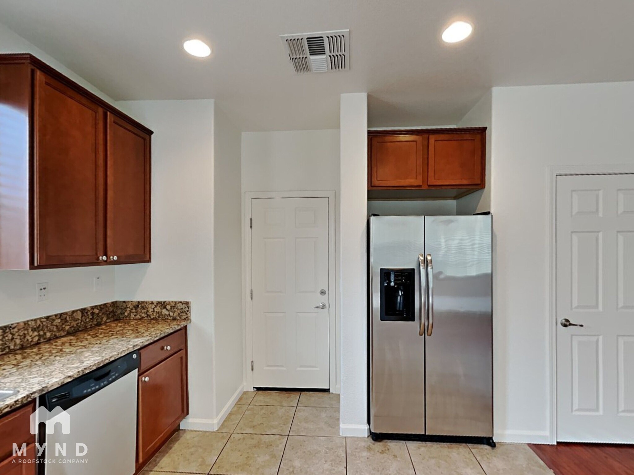 Building Photo - 1088 Crown View Dr