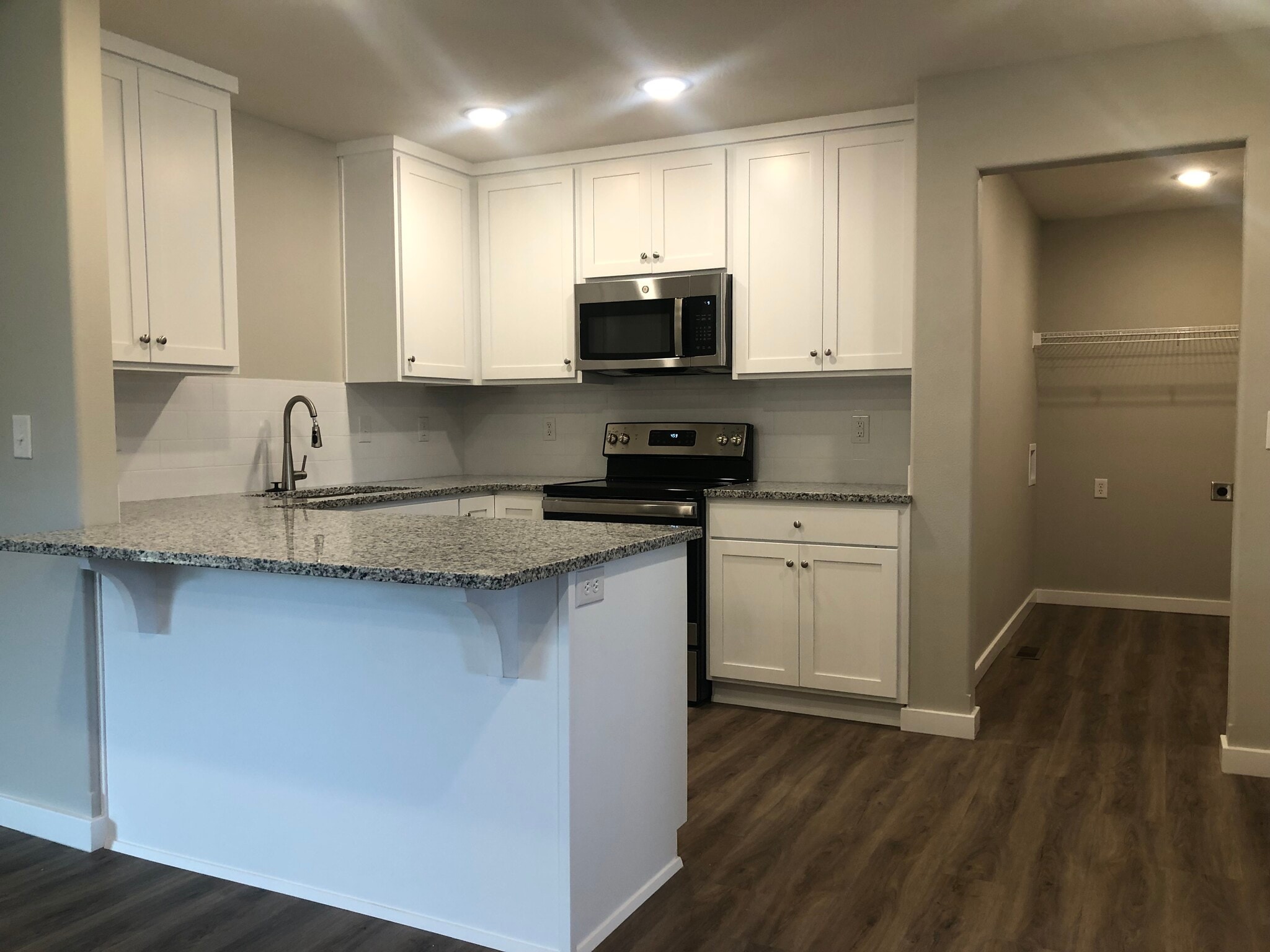 Building Photo - 1411 W Pebblebrooke Dr