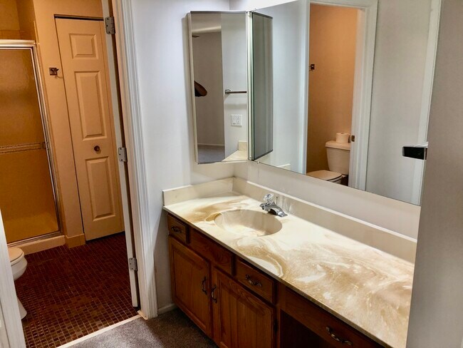 Building Photo - 1426 Clairmont Ct
