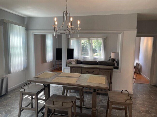 Building Photo - 11 Isabella Ave