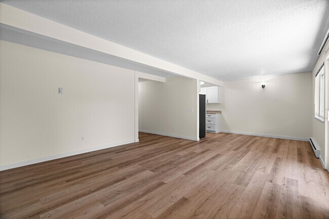 2 Bedroom 1.5 Bath w/Garage 787 Sq Ft - Rainier Gardens Aparments