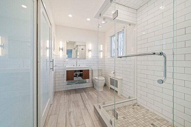 Building Photo - 66 Roosevelt Rd