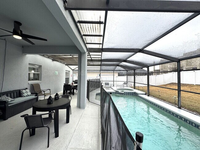 Building Photo - 736 Kildrummy Dr