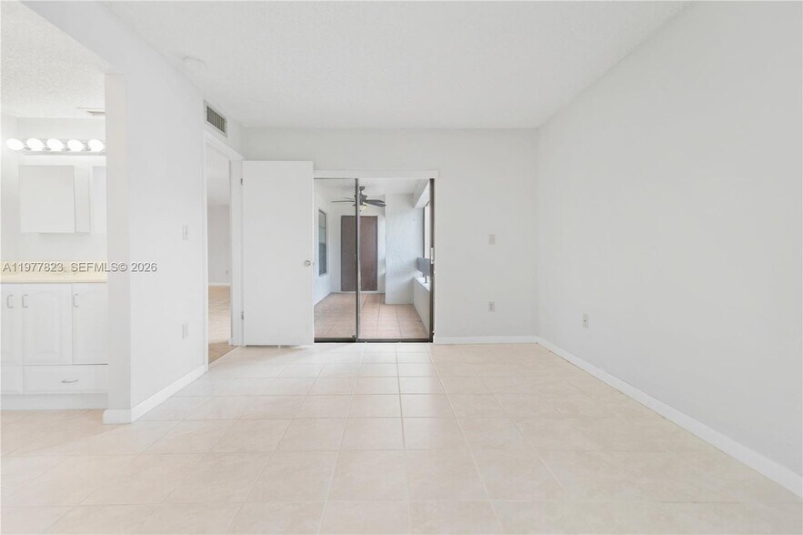 Building Photo - 9140 SW 123rd Ct