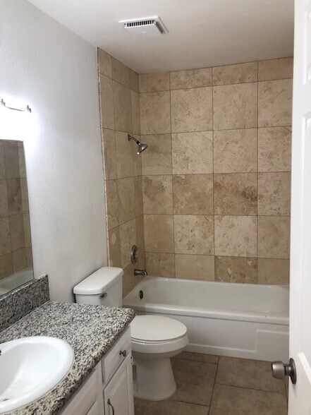 Building Photo - 3944 Edgemoor Way