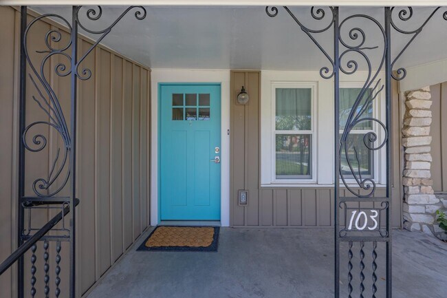 Building Photo - 103 W Centre St