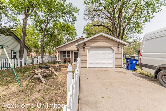 Primary Photo - 3 br, 2 bath House - 120 W Spruce St