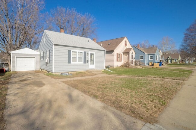 Building Photo - 715 S West Ave