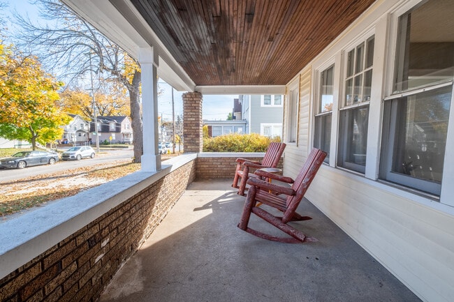 Building Photo - 715 Union Ave SE