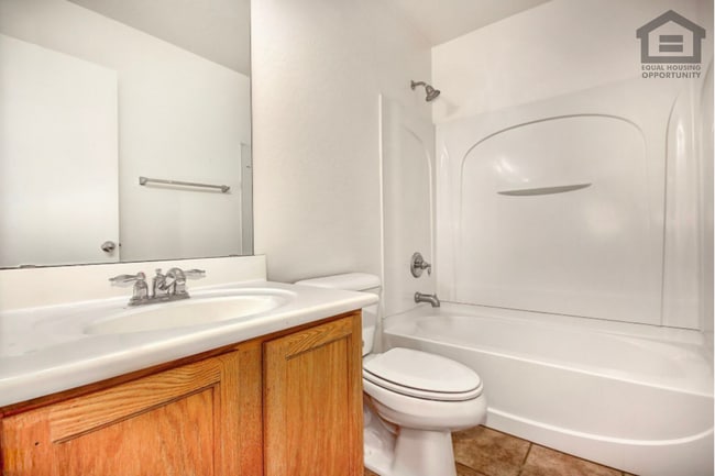 Building Photo - 7407 S Sunrise Way