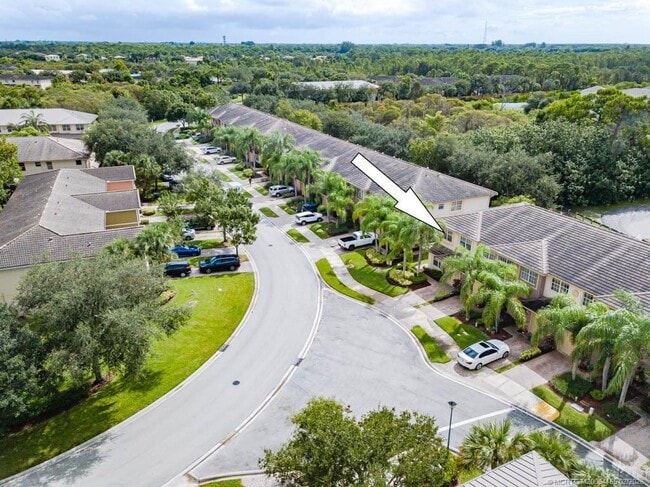 Building Photo - 356 SE Bloxham Way