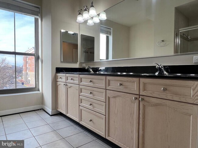 Building Photo - 485 Harbor Side St