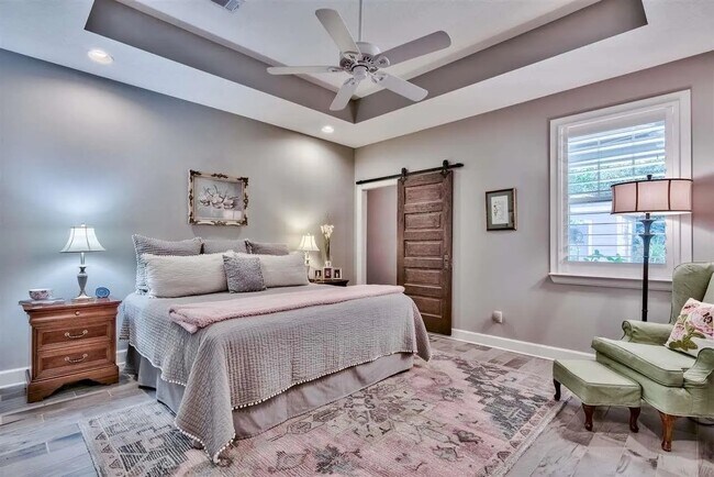 Building Photo - 1121 E Maxwell St