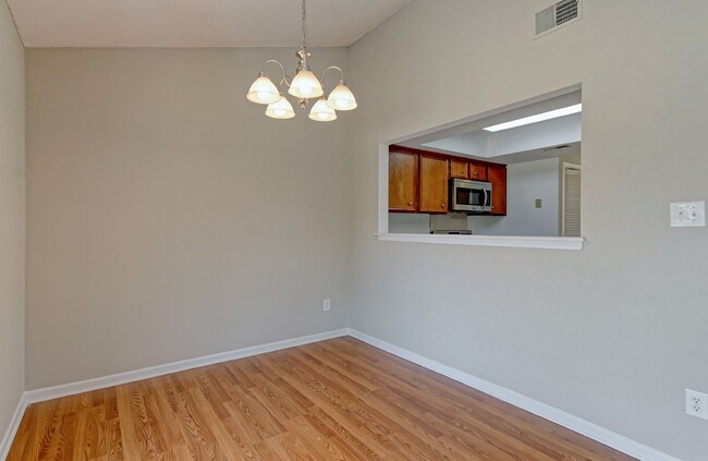 Building Photo - 1st Floor End-Unit Garden Style 2br/2bth w...