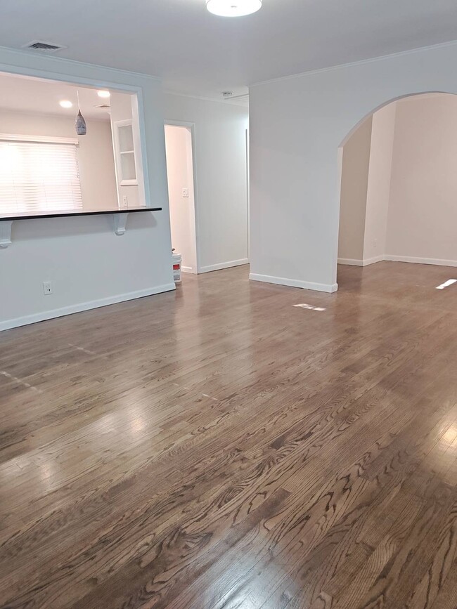 Building Photo - 2354 N Wading River Rd