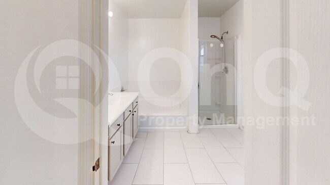 Building Photo - 2604 S Southwind Dr