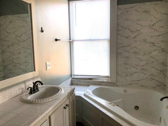 Building Photo - 119 Idlewilde Blvd