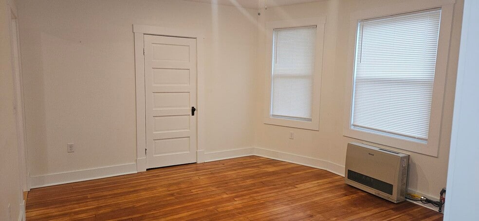 Building Photo - 3 Warren St