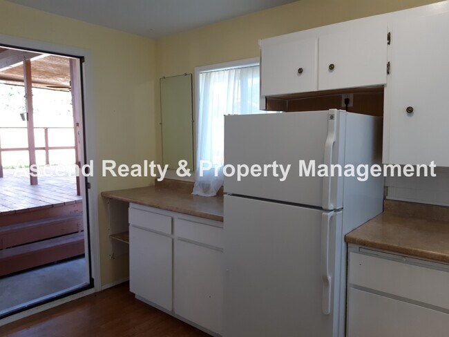Building Photo - Updated 4 Bed on Cul de Sac Quick Access t...