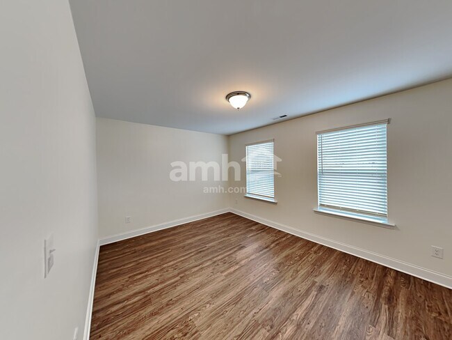 Building Photo - 5212 Valor Dr