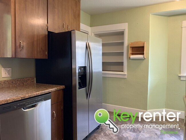 Building Photo - Charming Tacoma Craftsman House!