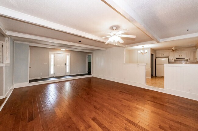 Building Photo - 765 Leafwood Rd