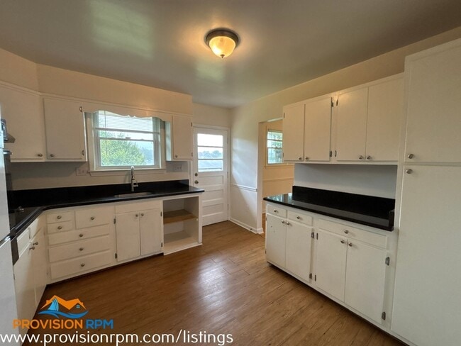 Building Photo - 4002 22nd Ave