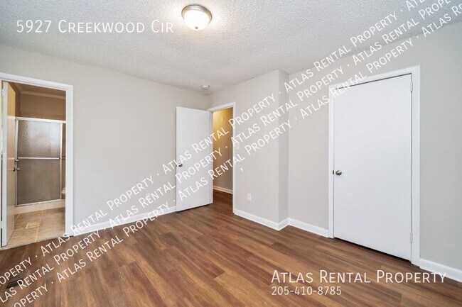 Building Photo - 5927 Creekwood Cir Irondale, AL 35210