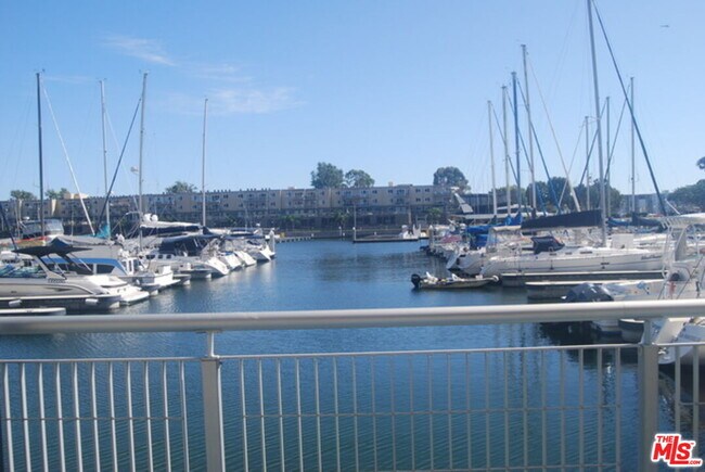 Building Photo - 4314 Marina City Dr
