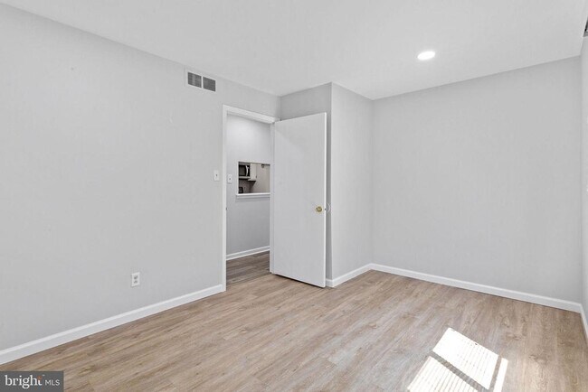 Building Photo - 1505 Woodhollow Dr