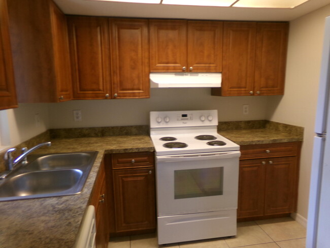 Building Photo - 1554 SE Royal Green Cir
