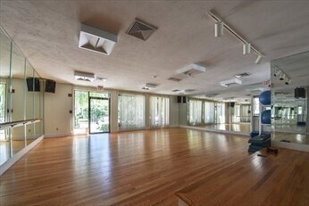 Building Photo - 9 Village Way