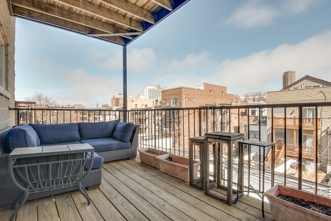 Building Photo - 3635 N Wilton Ave