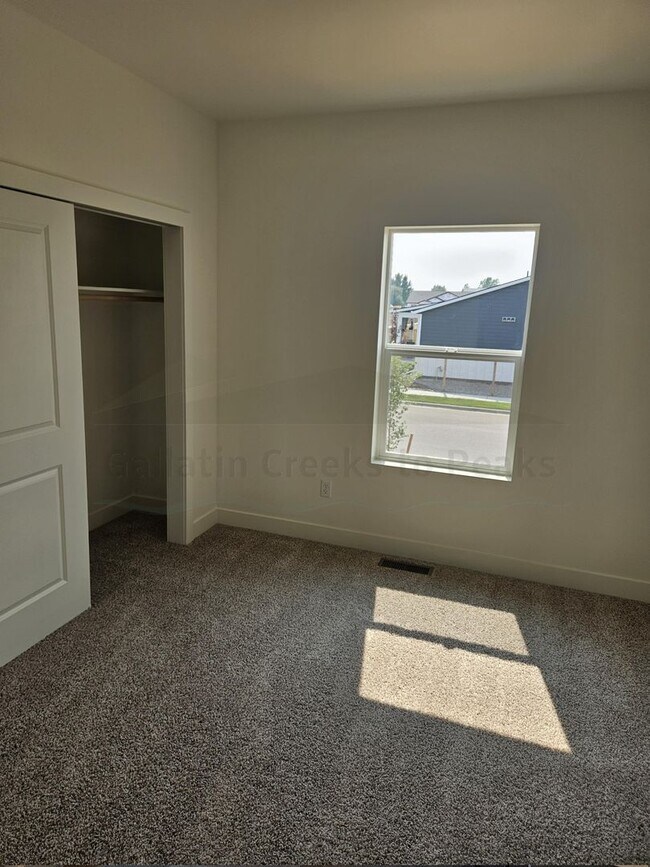 Building Photo - 4 Bedroom 3 Bathroom Single Family Home