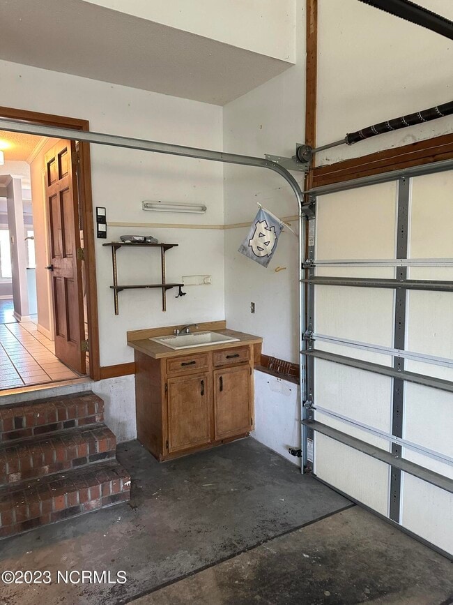 Building Photo - 205 Gemini Ct
