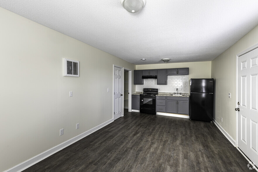 1BR, 1BA - 650SF - Daisy Walnut Apartments