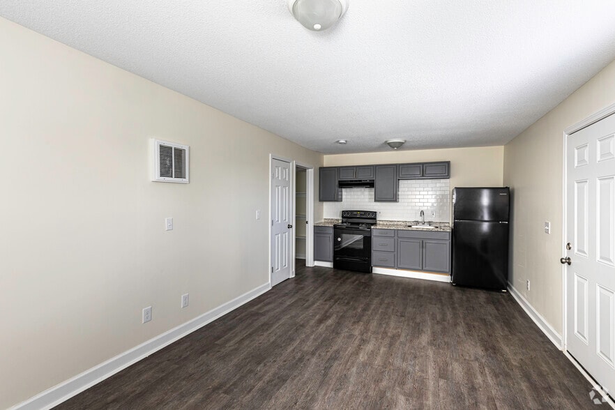 Primary Photo - Daisy Walnut Apartments