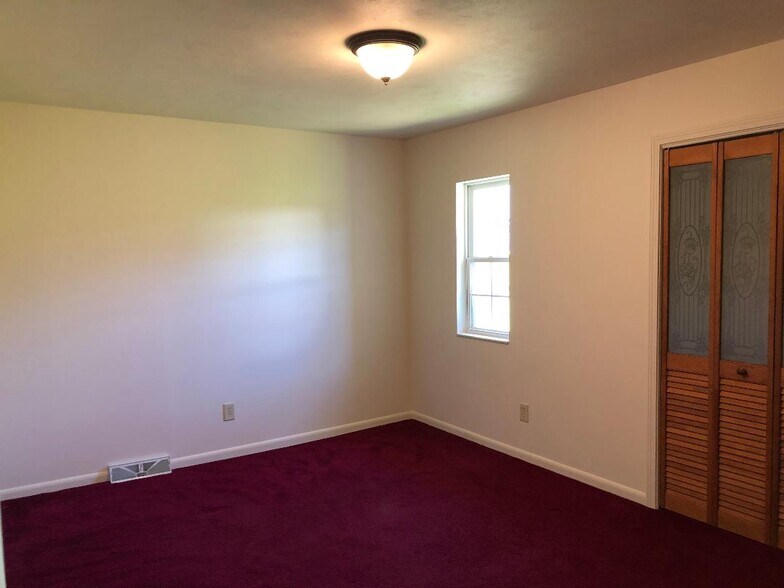 Master bedroom - 435 Highfield Ave