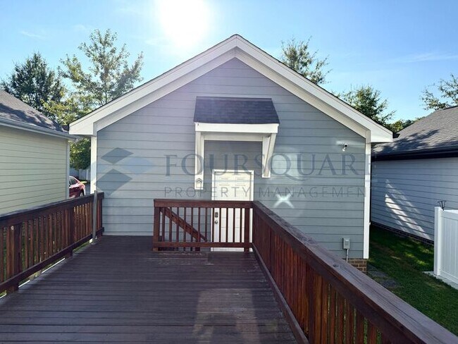 Building Photo - Lovely 3-Bedroom Home with Granite Kitchen, Office Nook & Finished Garage – Near Downtown Knightd...