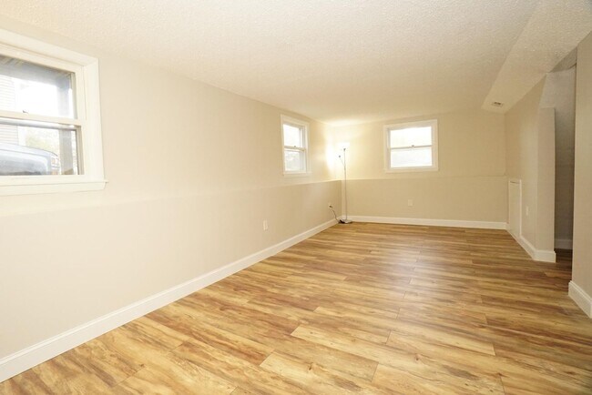 Building Photo - 42 Woodfield St